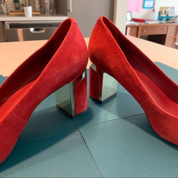 👠 Red Elie DKNY Pumps 👠 - Picture 11 of 16